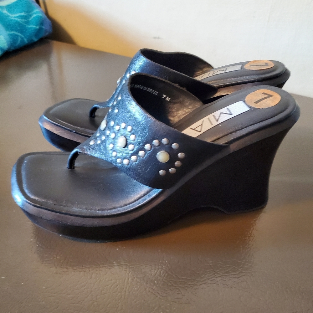 MIA size 7 black chunky wedge platform sandal boho hippie flip